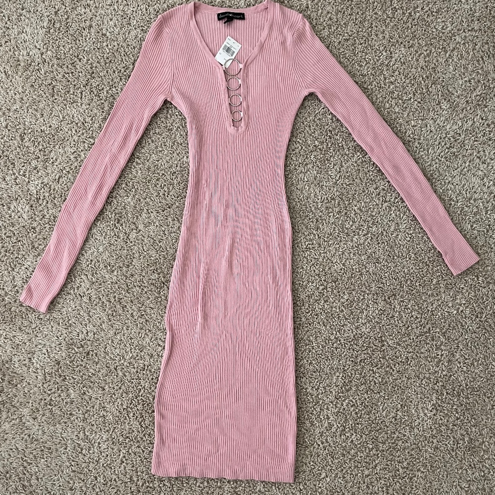NWT Women’s Derek Heart Pink Dress with Silver Circle detail Size Small